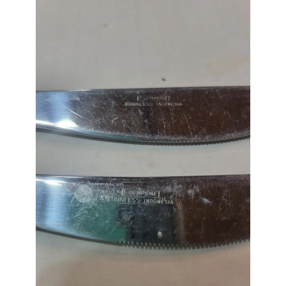 Cambridge‎ Stainless Indonesia Scroll Pattern Serrated Dinner Knives Set of 2